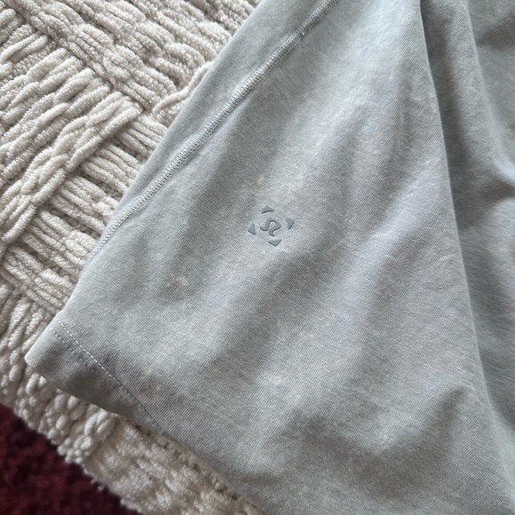 Men’s Large Lululemon Long Sleeve Shirt - Picture 5 of 5